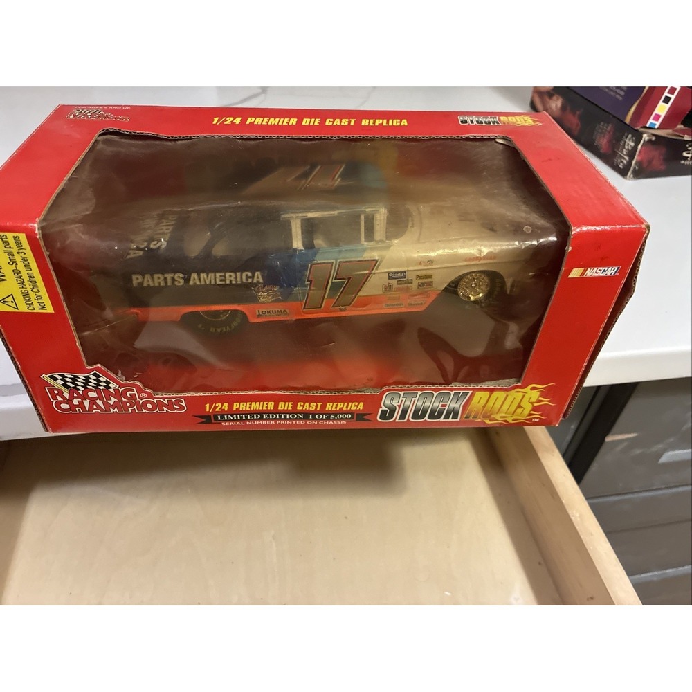 Racing Champions #17 Parts America Stock Rod 1/24 Scale Diecast